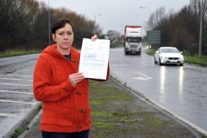 Campaigner Paula Hayes with the letter from Lincolnshire County Council to MP John Hayes saying that crieria for a crossing near Boston Road roundabout has been met. Photo: VNC0901116-13