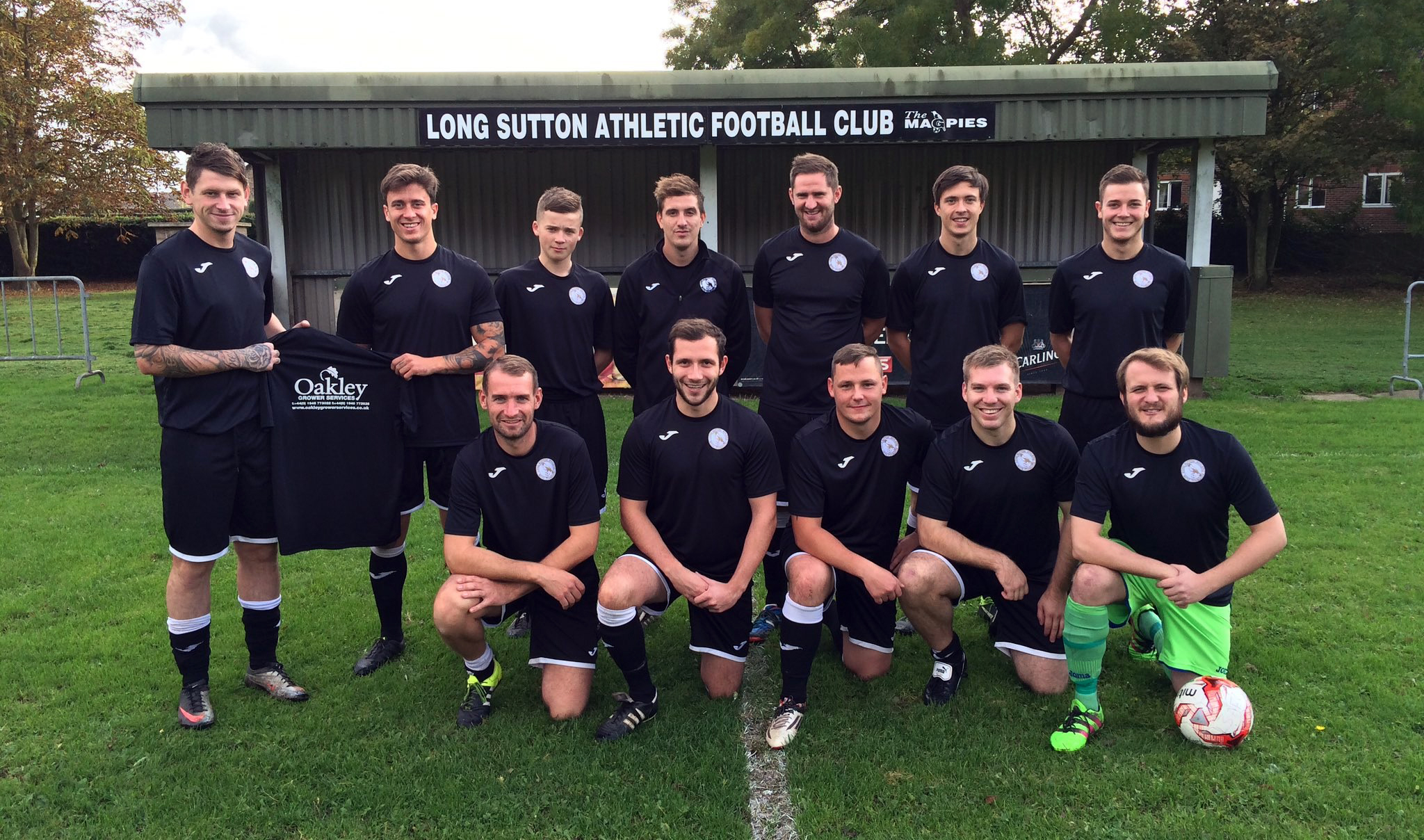 LOOKING THE PART: Long Sutton Athletic are pictured in their new training tops, which have been kindly sponsored by Oakley Grower Services. Everybody at the Magpies thanks them for their support. Photo supplied
