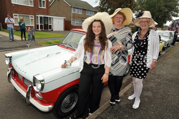 pinchbeck-carnival-names-lottie-and-diana-caunt-and-barbara-waddingham